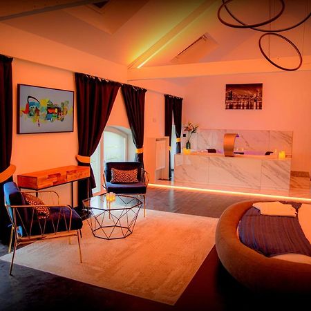 Lofts In Town Hotel อุย ภายนอก รูปภาพ
