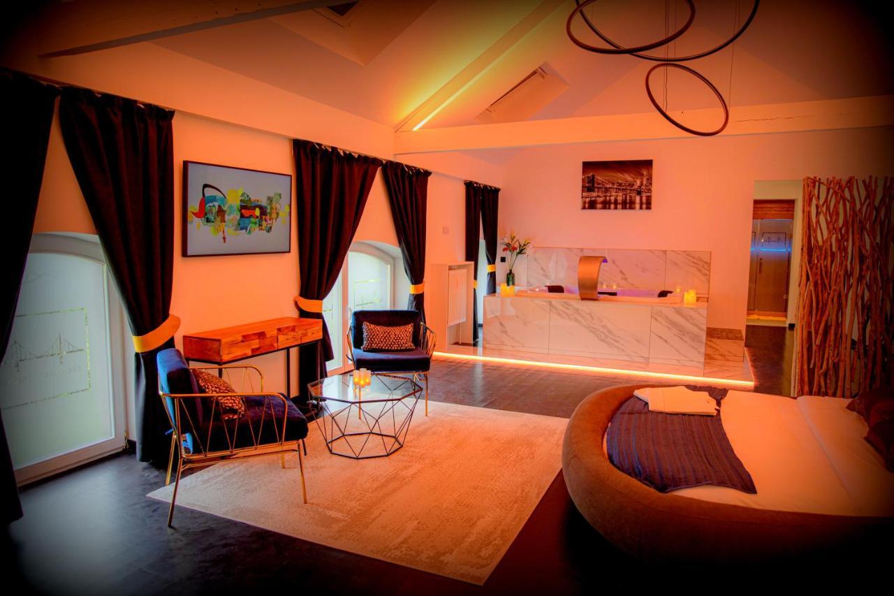 Lofts In Town Hotel อุย ภายนอก รูปภาพ