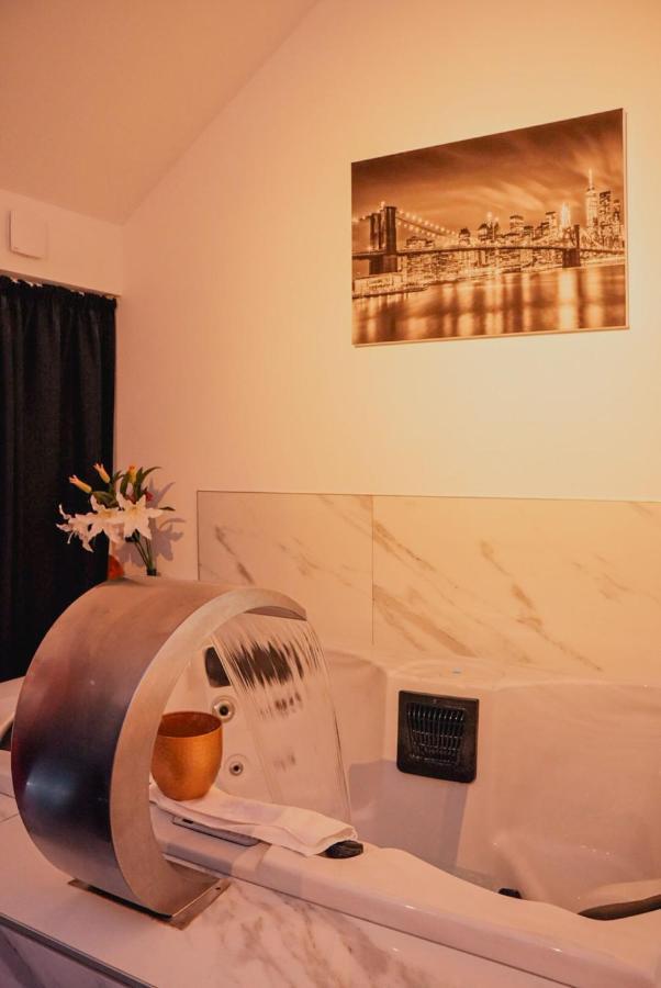 Lofts In Town Hotel อุย ภายนอก รูปภาพ
